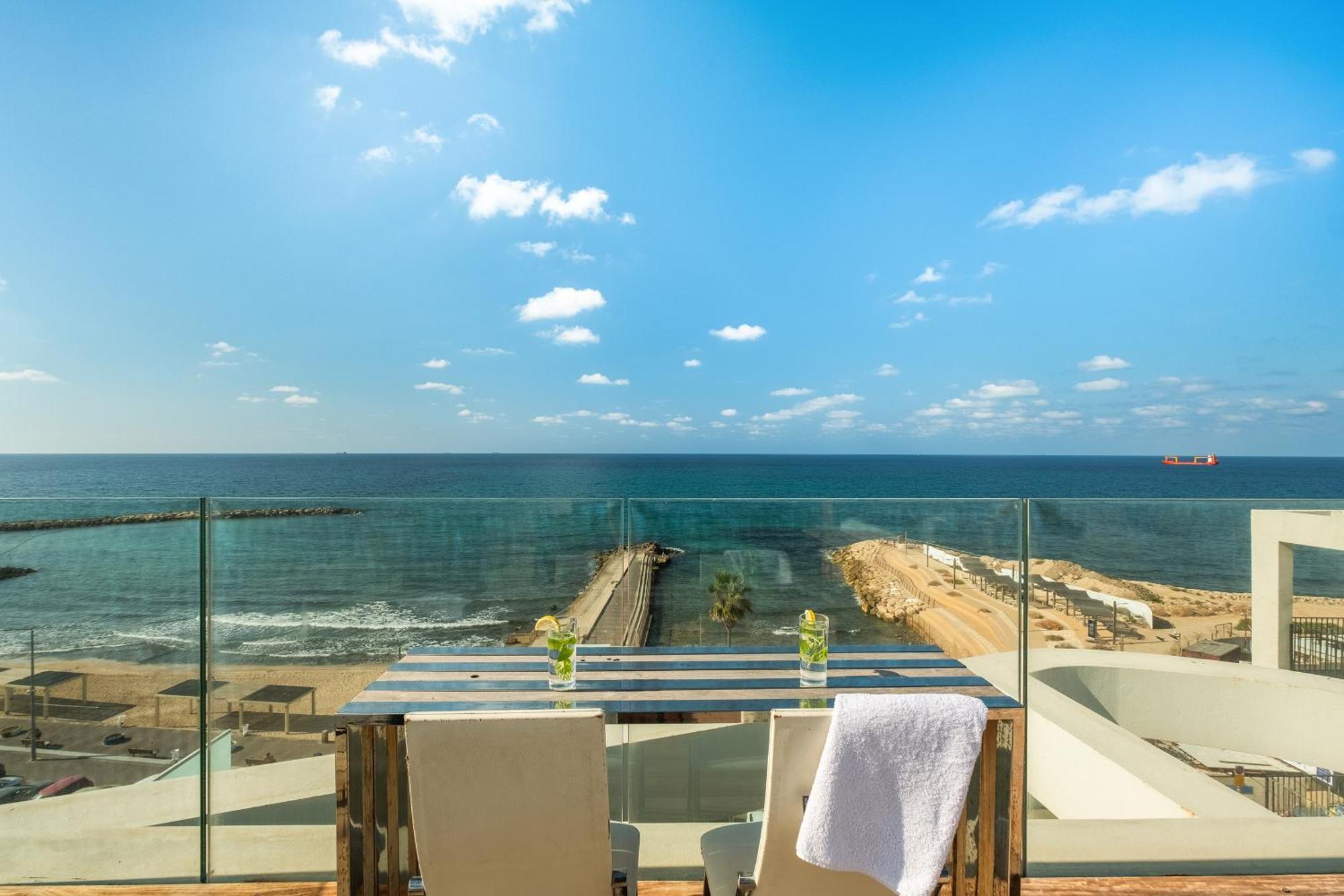 Penthouse 3Br + Roof Top + Parking - On The Beach Haifa Eksteriør billede