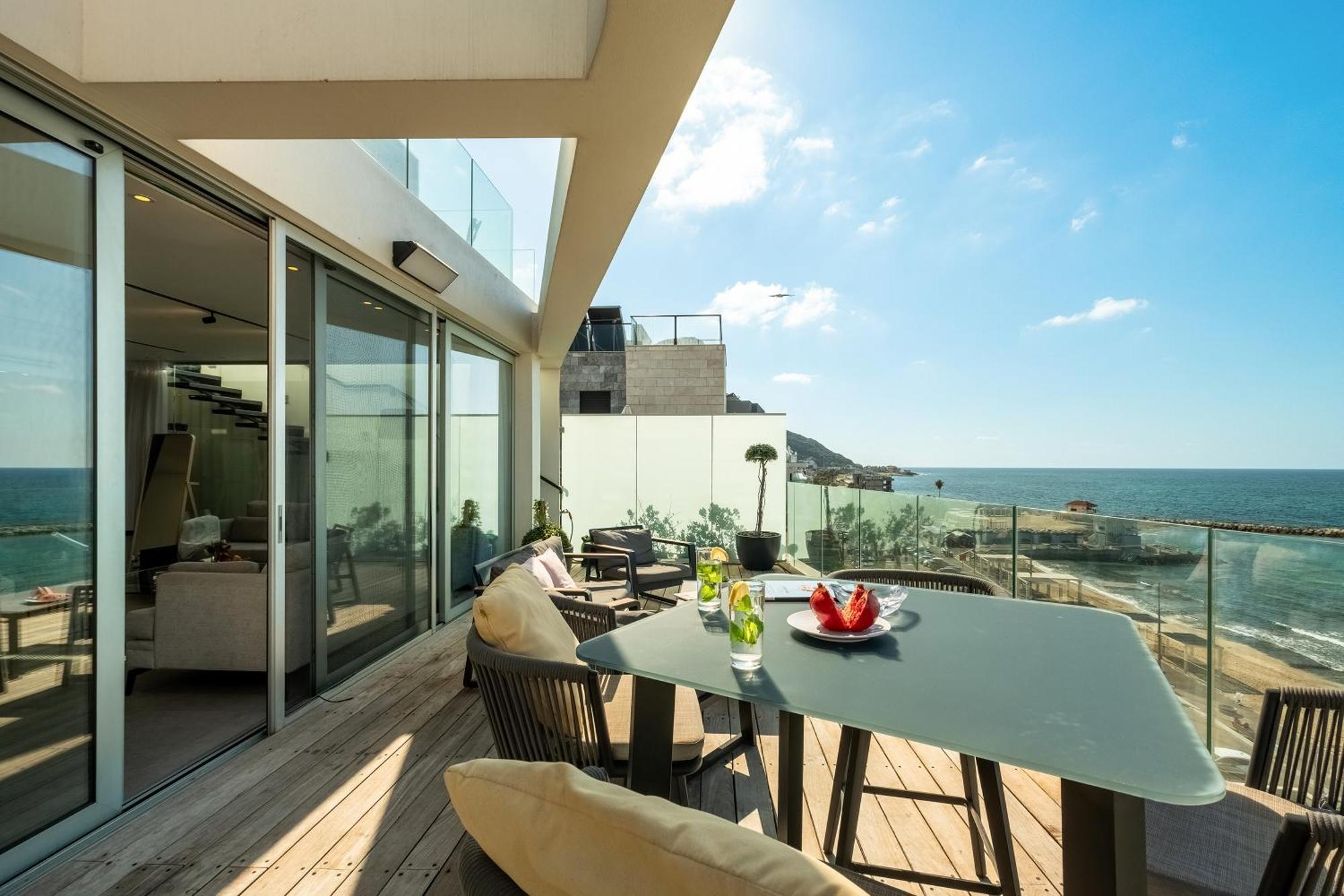 Penthouse 3Br + Roof Top + Parking - On The Beach Haifa Eksteriør billede
