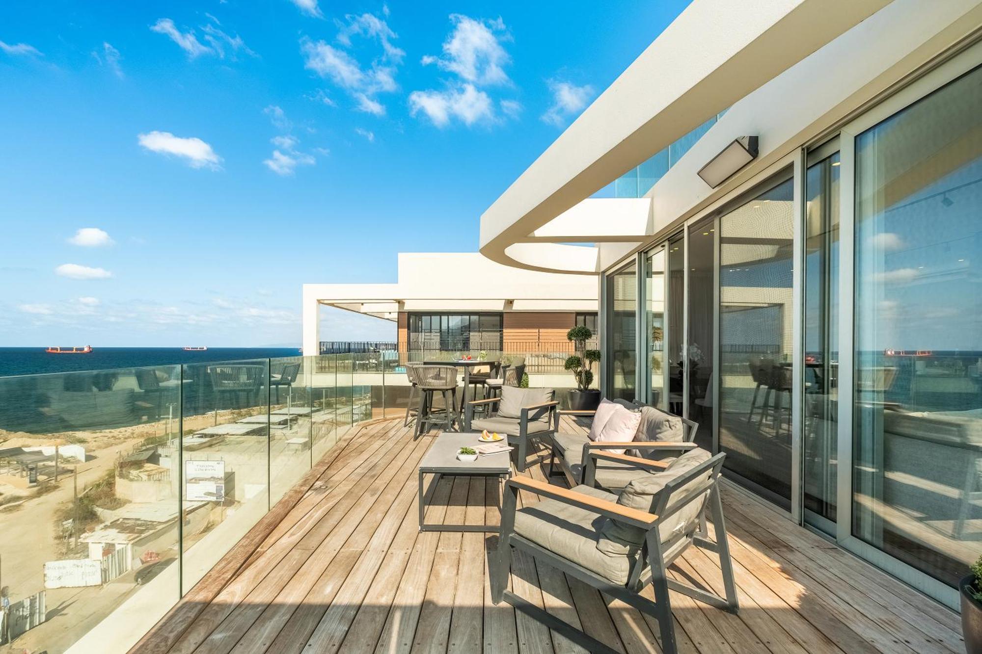 Penthouse 3Br + Roof Top + Parking - On The Beach Haifa Eksteriør billede