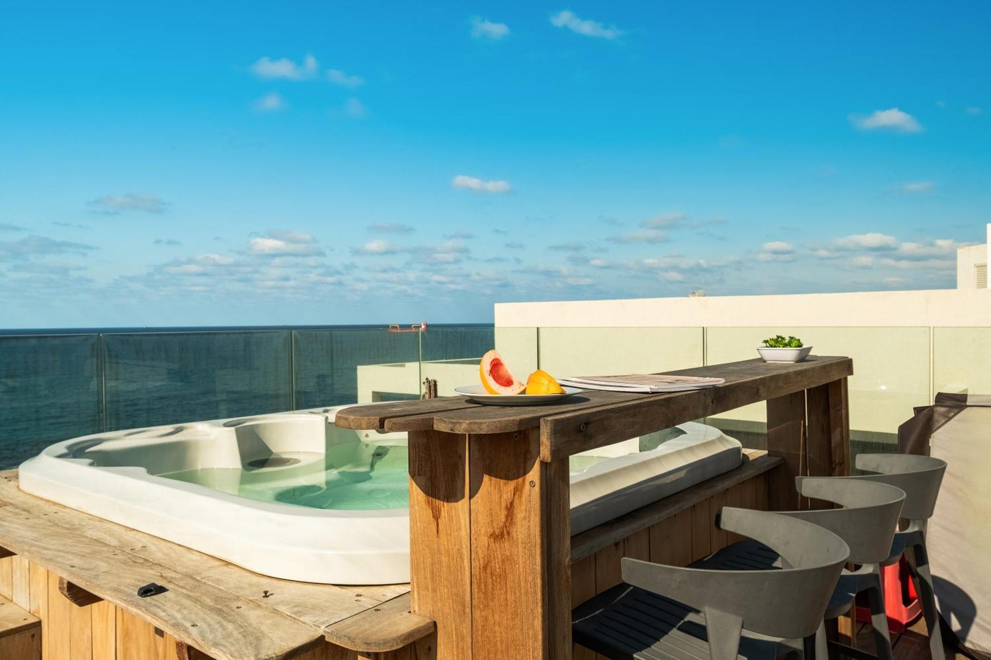 Penthouse 3Br + Roof Top + Parking - On The Beach Haifa Eksteriør billede