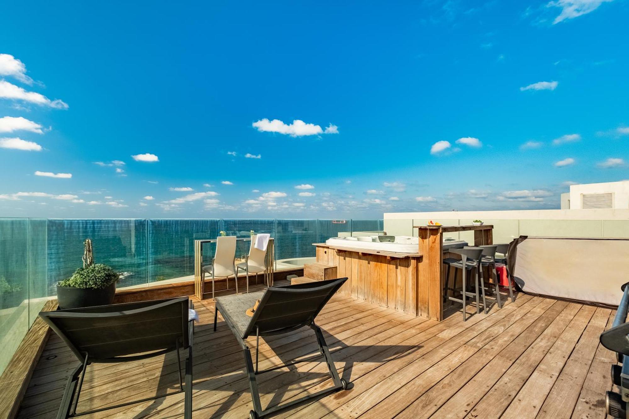 Penthouse 3Br + Roof Top + Parking - On The Beach Haifa Eksteriør billede