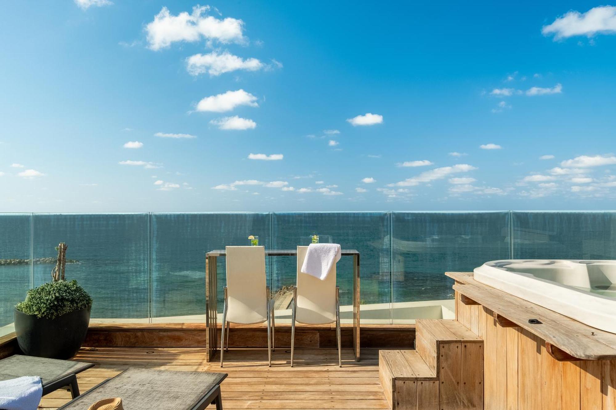 Penthouse 3Br + Roof Top + Parking - On The Beach Haifa Eksteriør billede