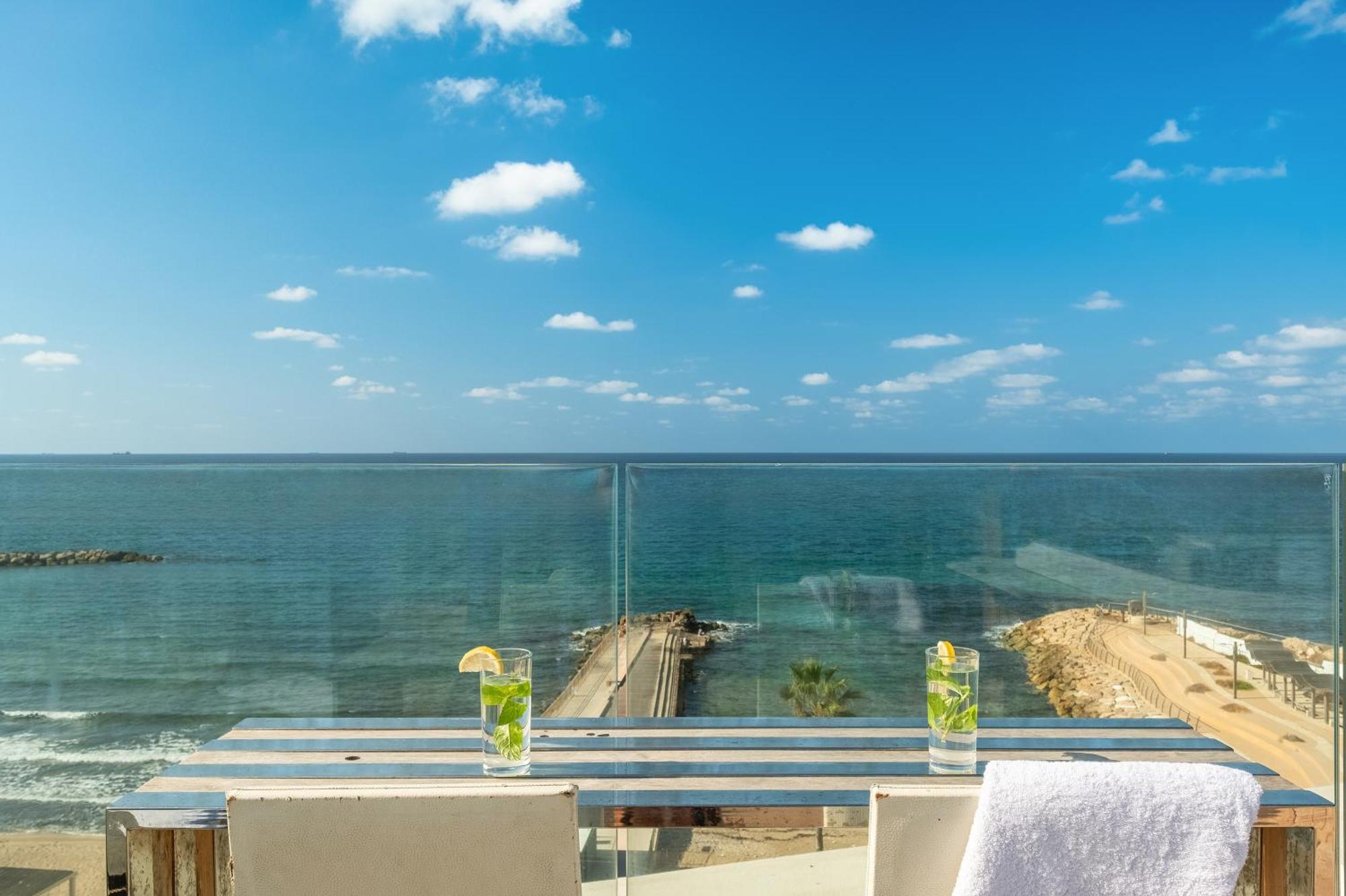 Penthouse 3Br + Roof Top + Parking - On The Beach Haifa Eksteriør billede