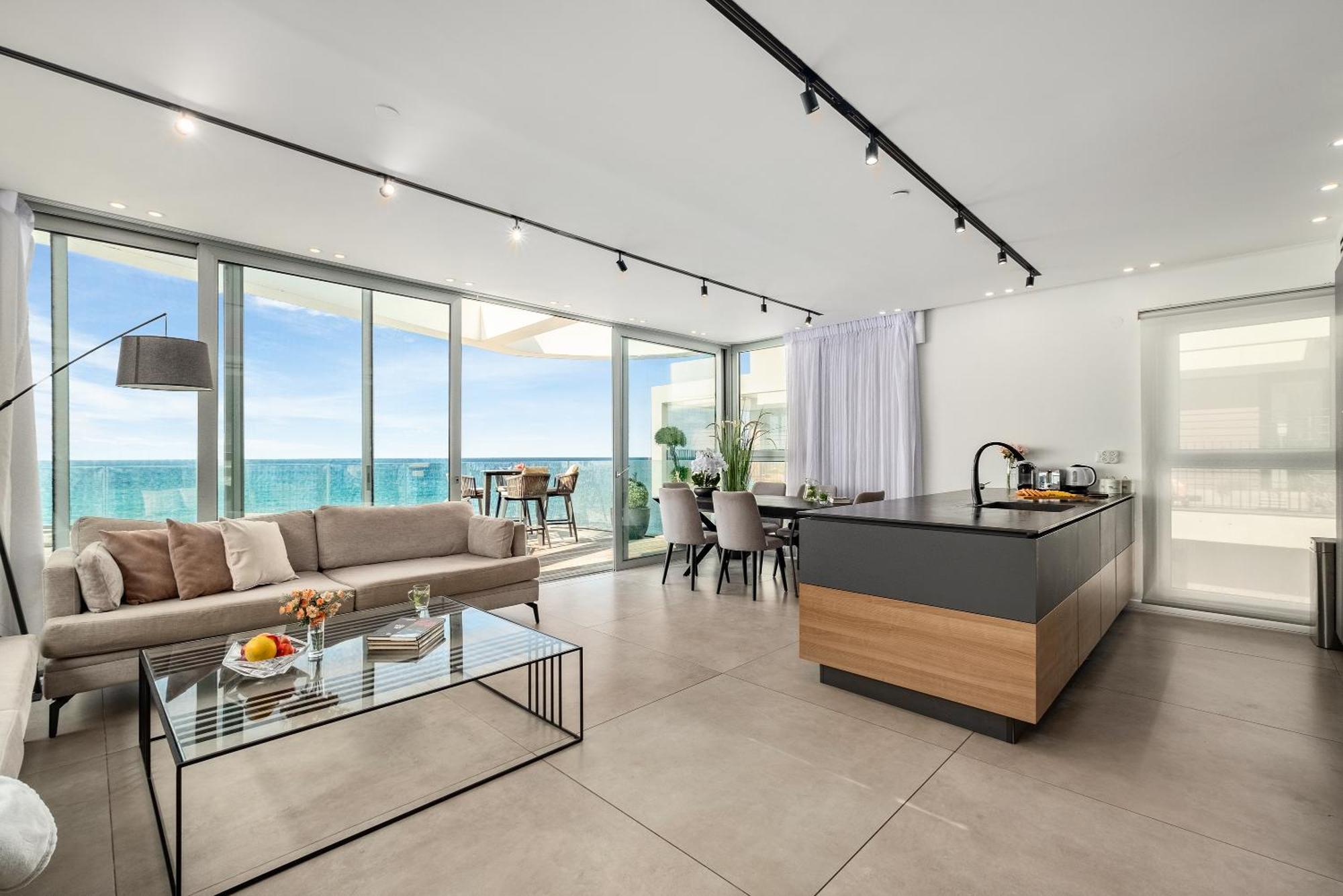 Penthouse 3Br + Roof Top + Parking - On The Beach Haifa Eksteriør billede